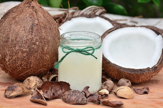 best shampoo without harmful ingredients- not shampoo (pic of coconut oil and coconuts)